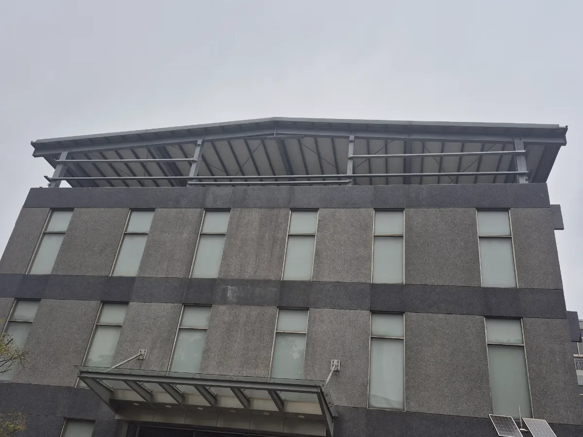 桃園頂樓雨遮鋼構工程｜C型鋼+盛餘鋁鋅浪板