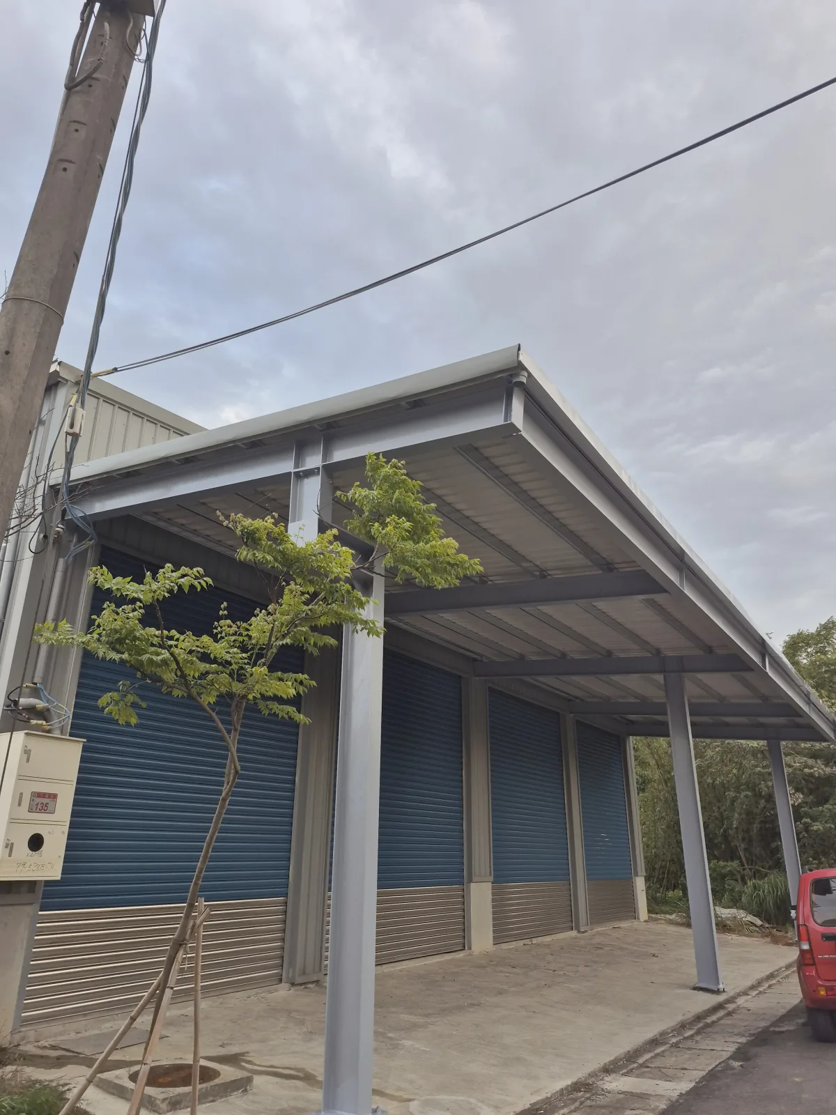 龜山農業設施雨遮工程｜H型鋼遮雨棚，停車倉儲一體化設計