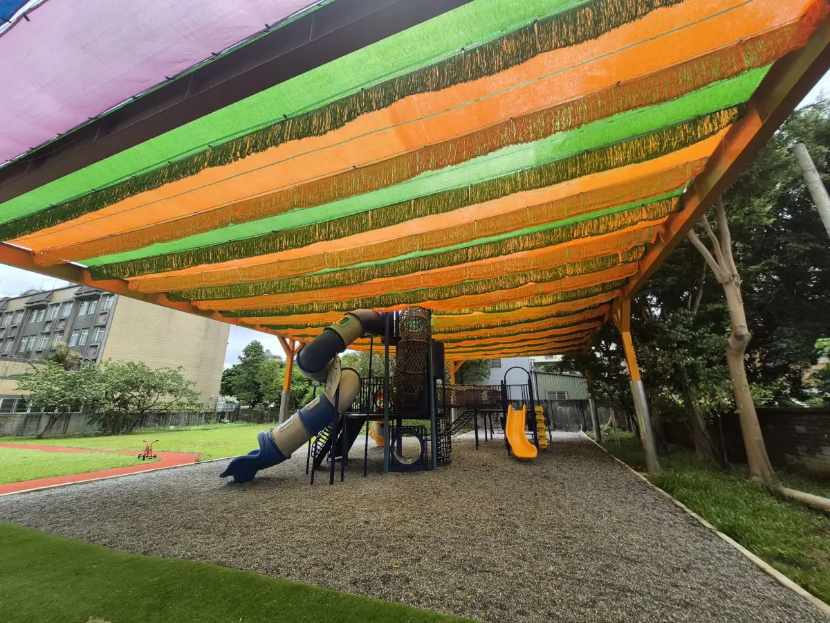 桃園幼兒園遮光簾鋼構雨遮工程｜防曬隔熱強化安全