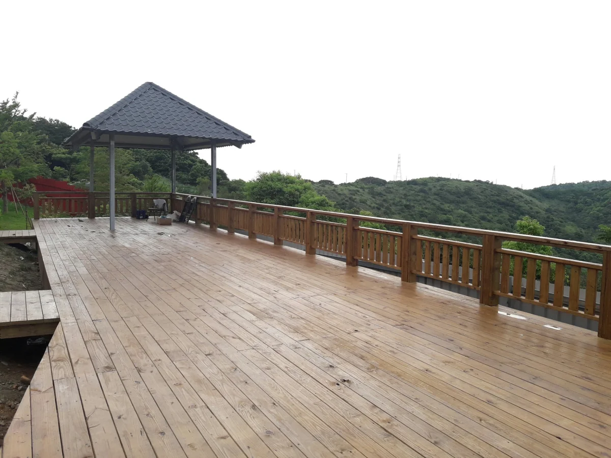 桃園龜山私人涼亭平台工程｜鍍鋅 H 型鋼涼亭結合南方松休憩平台